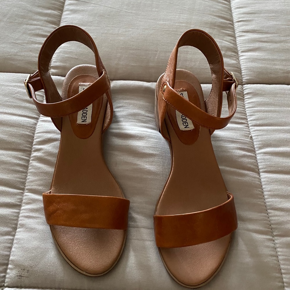 2” tan Steve Madden Shoe